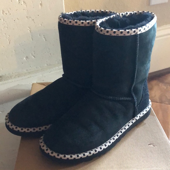 Women Ugg Classic Short Black Boot Size 6 - Picture 3 of 9